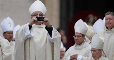 Папа Римский Франциск выбирает Nokia