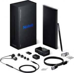 Комплектация Samsung Galaxy Note8: провода и наушники AKG