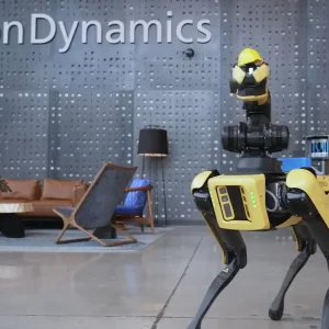 Робот-пёс от Boston Dynamics научился говорить и поддерживать диалог