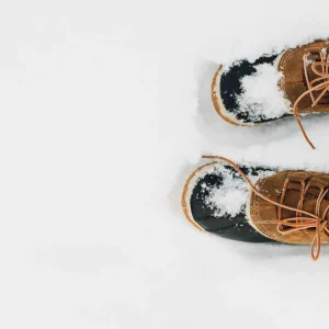 Як доглядати за одягом та взуттям взимку