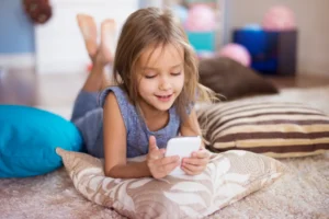 Як контролювати час екрана у смартфонах дітей: ефективні стратегії